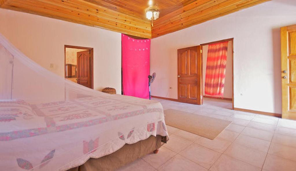 Dolphin Bay Yoga Guest House Drapers الغرفة الصورة
