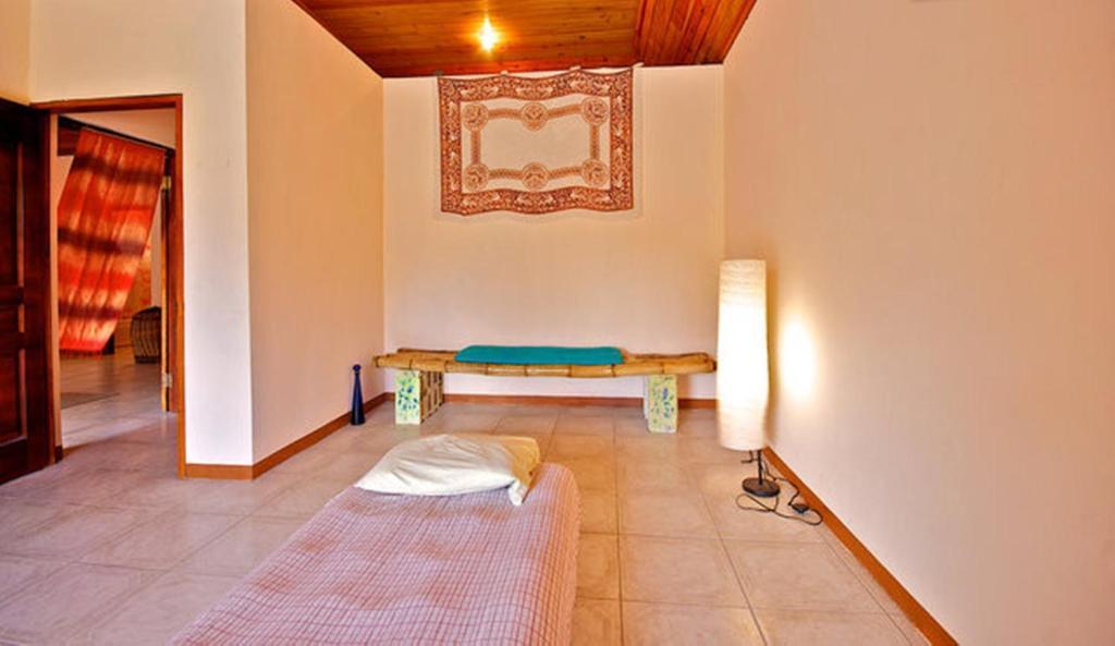 Dolphin Bay Yoga Guest House Drapers الغرفة الصورة